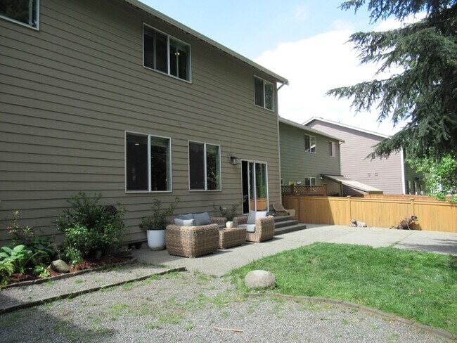 Building Photo - 5 bedroom, 1.5 bath home in Tehaleh