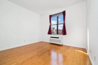 Building Photo - 504 W 136th St