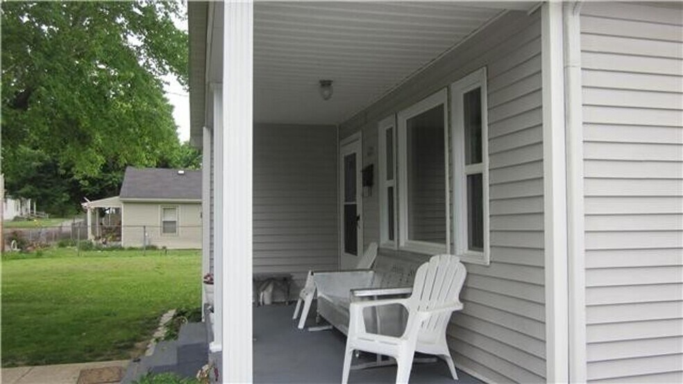 Building Photo - 121 Linn St