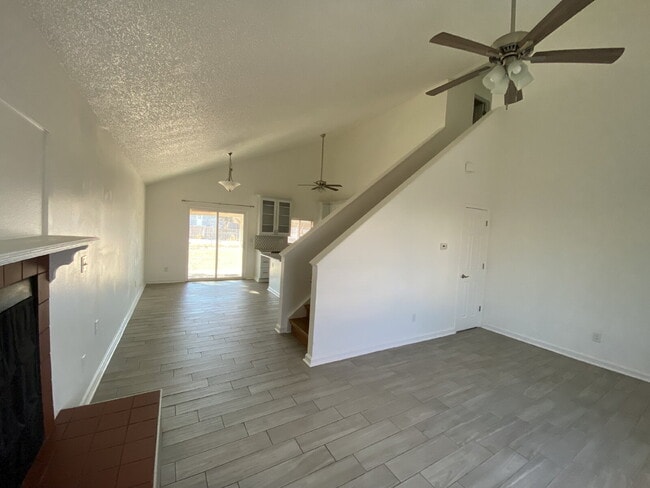 Building Photo - 3 bedroom - Allison