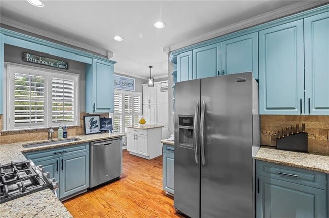 Building Photo - 555 Douthit Ferry Rd