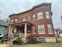 Building Photo - 472 E Chicago St