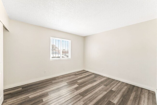 Building Photo - 5309 W Cheyenne Ave