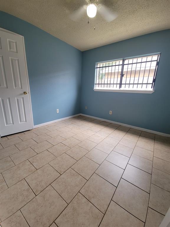 Building Photo - 8714 Valley Song Dr