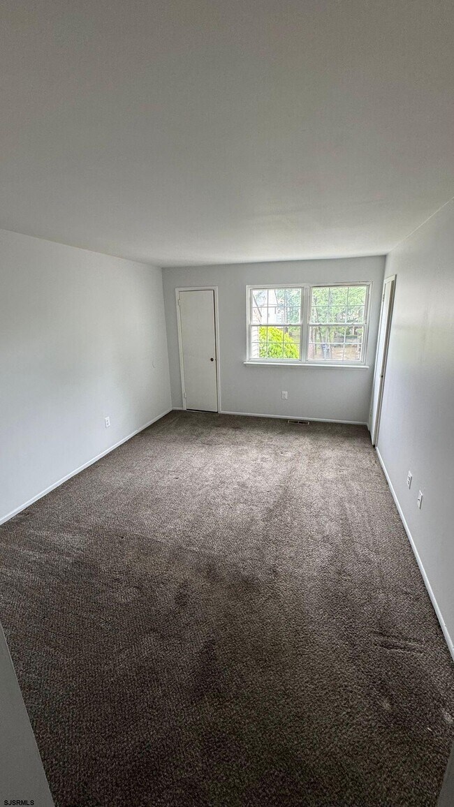 Building Photo - 2711 Evergreen Ct
