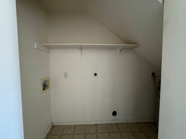 Building Photo - 4405 Abigail Dr