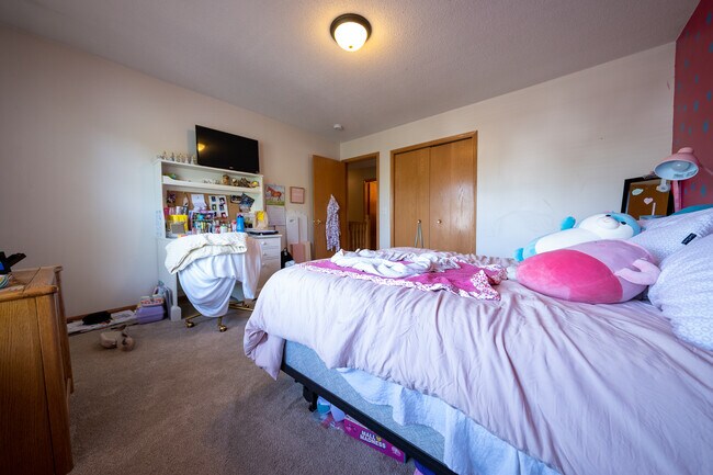 Building Photo - 17473 Hayes Ave