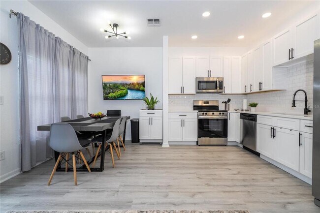 Building Photo - 2433 Caravelle Cir