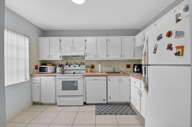 Building Photo - 21214 Lago Cir