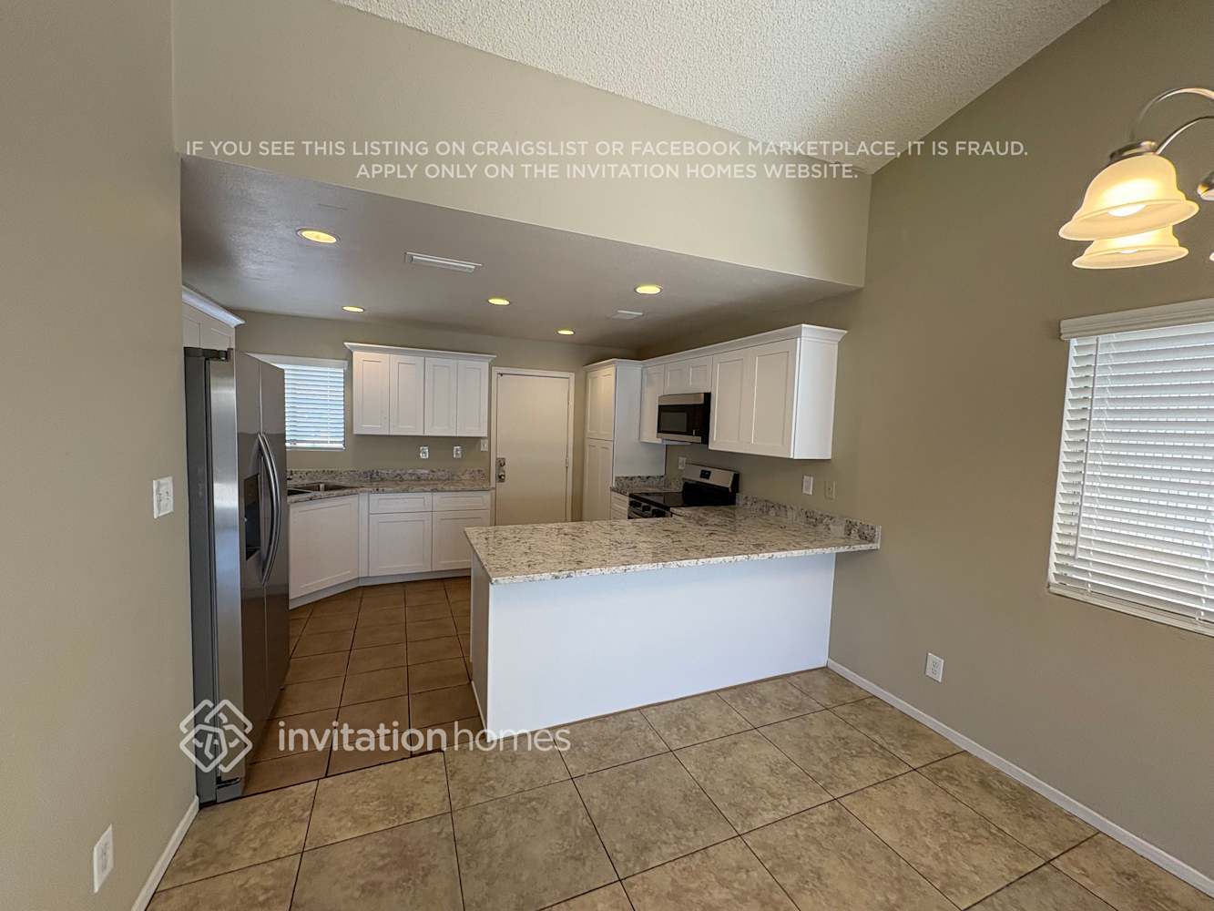 Building Photo - 8027 W Glenrosa Ave