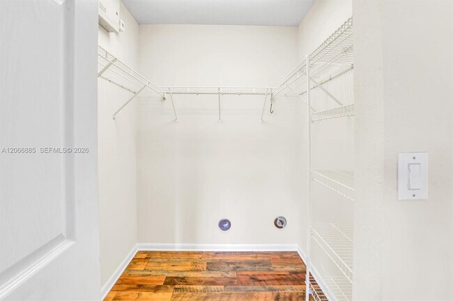 Building Photo - 9537 Weldon Cir