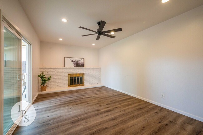Building Photo - Fresno Eastside Home, 3BR/2BA, Modern Upgr...
