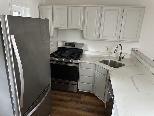 Building Photo - 3942 Delancey St