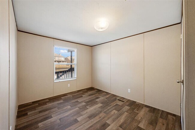 Building Photo - 624 S Old Stagecoach Rd