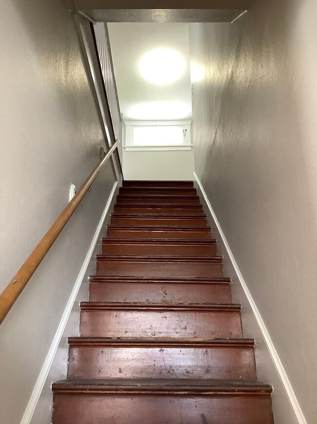 Building Photo - Large home/3bed 3 bath with bonus/office room just outside of PSNS and close to Bremerton Ferry