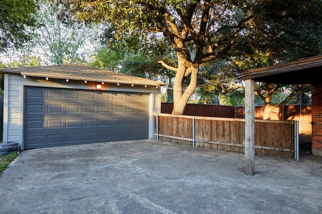 Building Photo - 6581 Patrick Dr