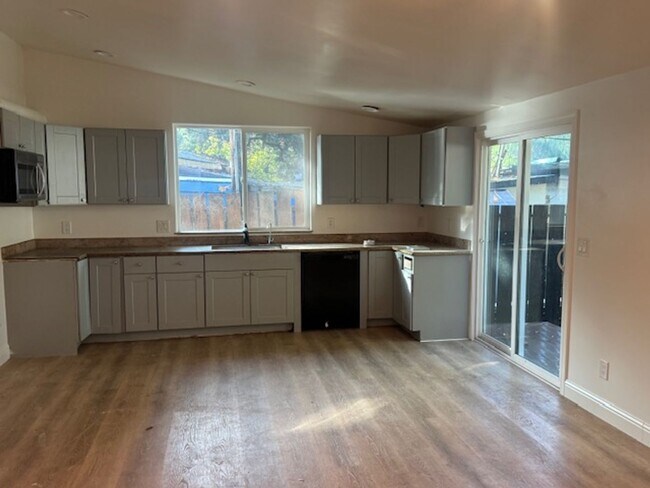 Building Photo - Cachagua (18800)