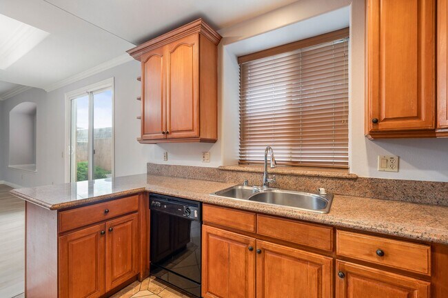 Building Photo - Three bedroom condo for lease in Arcadia