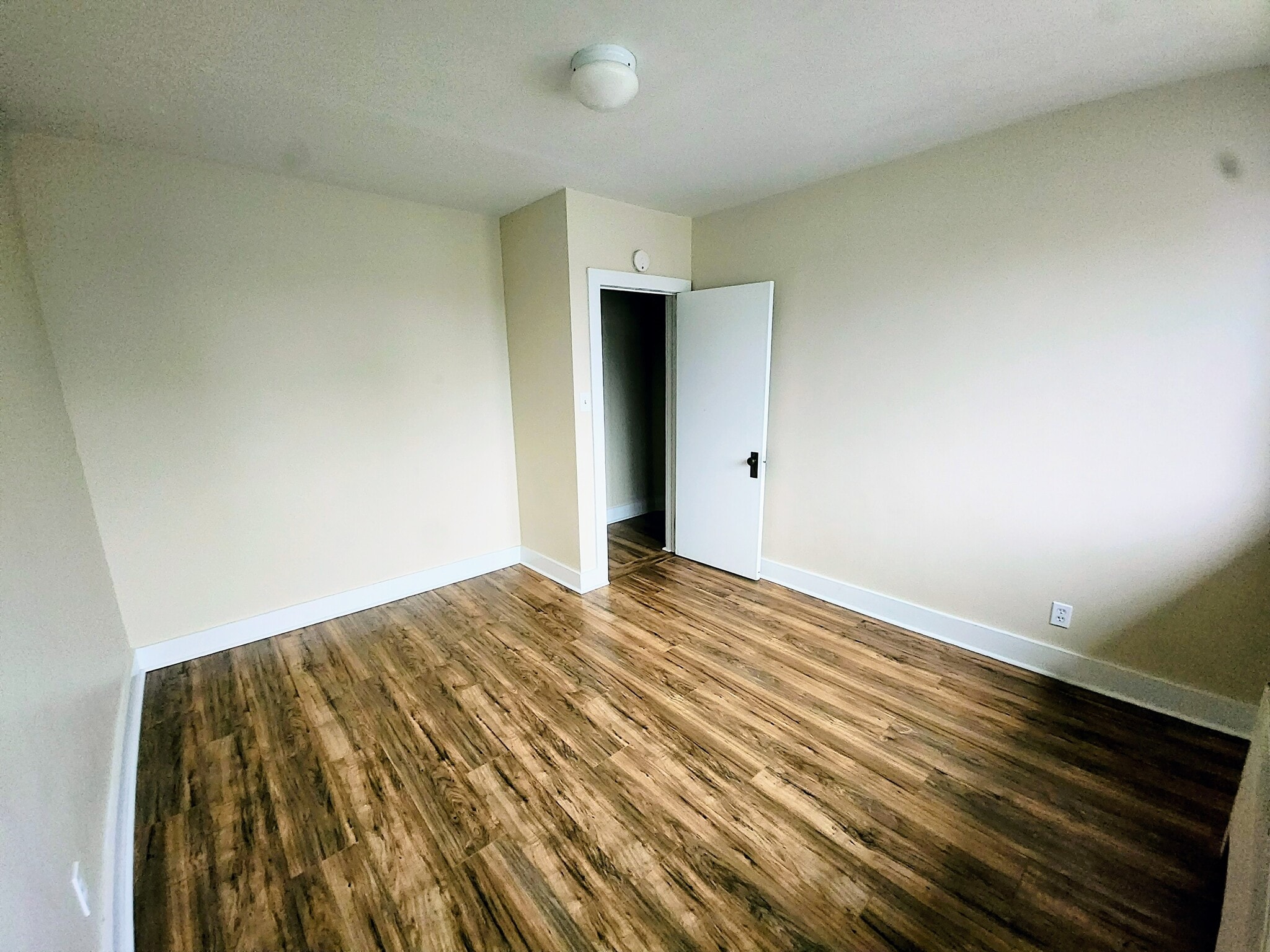 Living Room - 529 S Main St