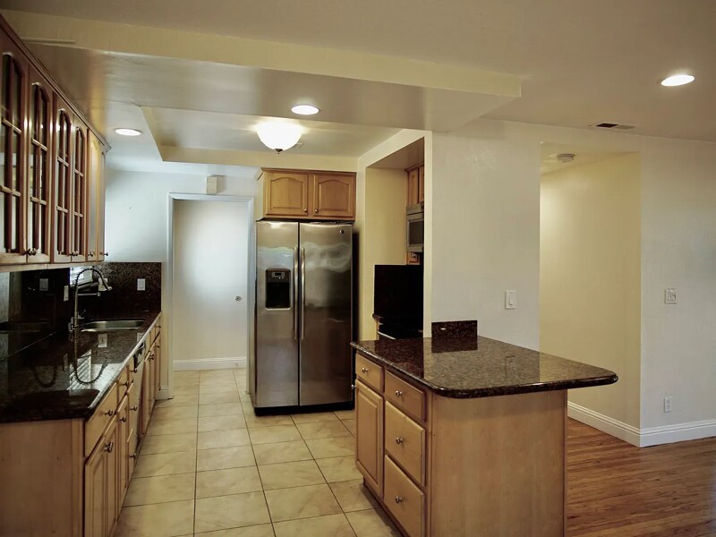 Building Photo - 1367 Oslo Ln