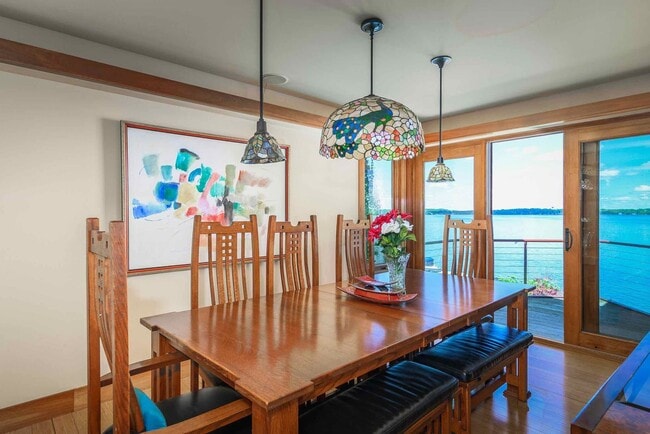 Building Photo - Lake Mendota Dream Home in Desirable Sprin...