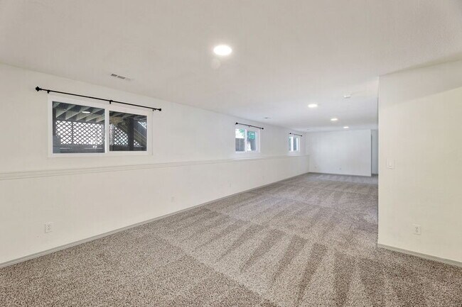 Building Photo - 1230 S Ridgehurst Cir