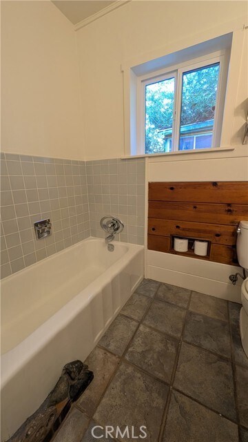 Building Photo - 546 Griswold Ave