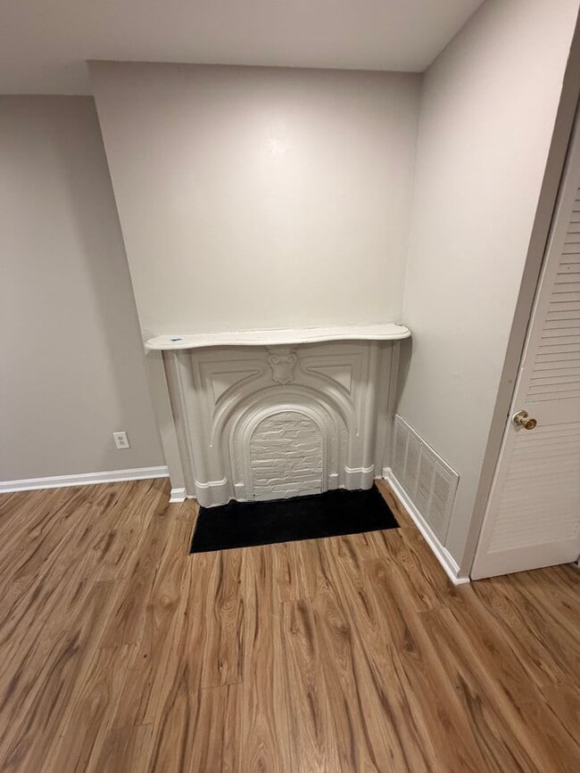 Building Photo - Gorgeous Updated 3 bedroom house!