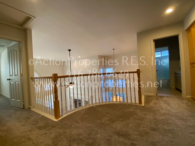 Building Photo - Greenbelt Views - 3 Bed, 2.5 Bath - Privat...