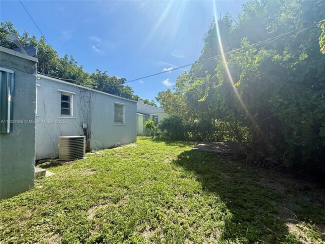 Building Photo - 1146 NW 46th St