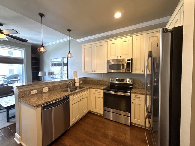 Building Photo - 230 S Tryon St