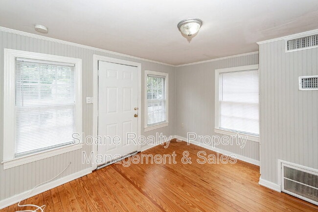 Building Photo - 2214 B Midland Park Rd