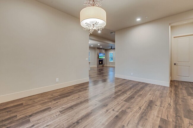 Building Photo - Utilities Included! Luxury Single-Story Ho...