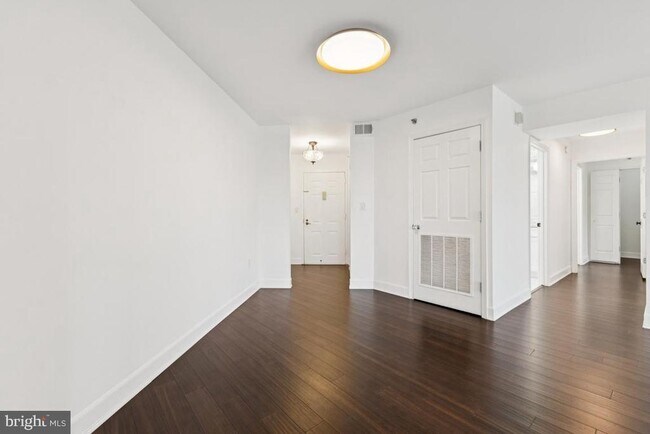 Building Photo - 2151 Jamieson Ave