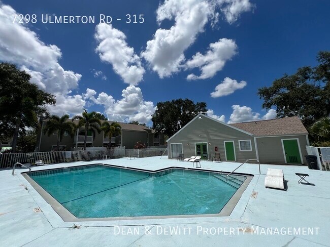 Building Photo - Updated 1/1 Condo - Pool, Pond, Parking