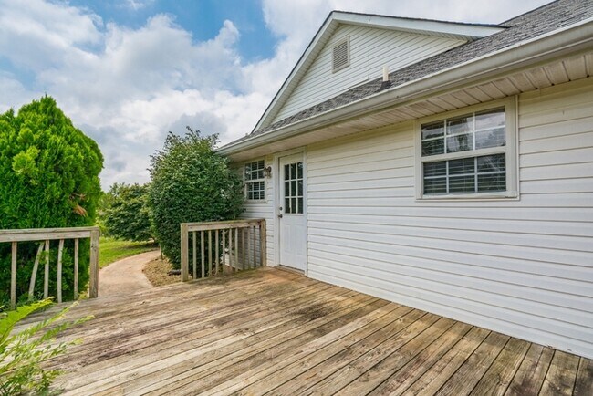 Building Photo - 180 Stockton Farm Rd