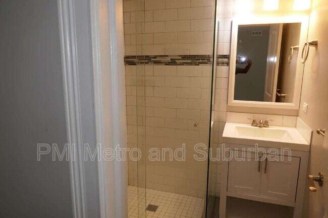 Building Photo - 1832 Dodge Ave