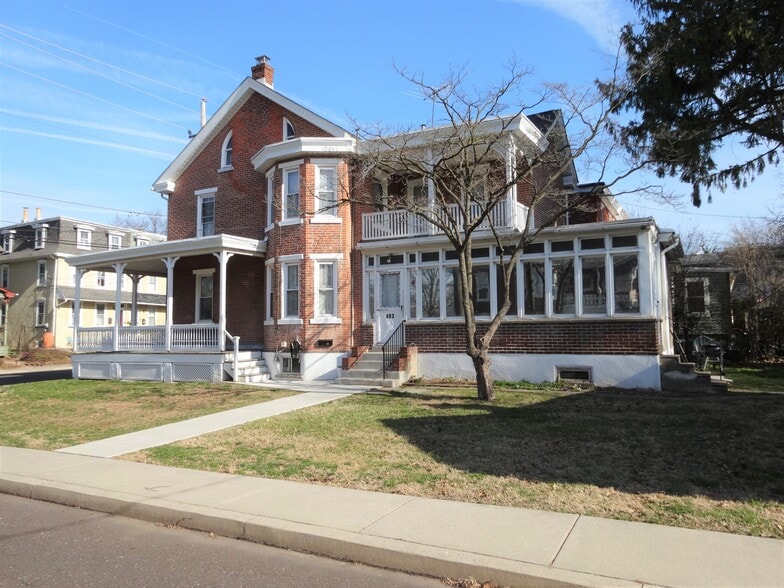 Primary Photo - 403 School St