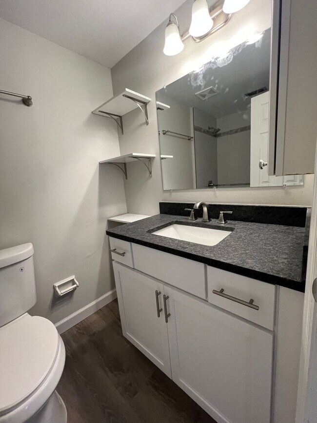 Building Photo - $1,650 ** Annual ** Available 6/15/26 ** Recently Upgraded **3 Bedroom / 2 Bath * Port Charlotte
