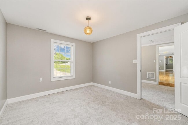 Building Photo - 1164 Bradford Mountain Rd