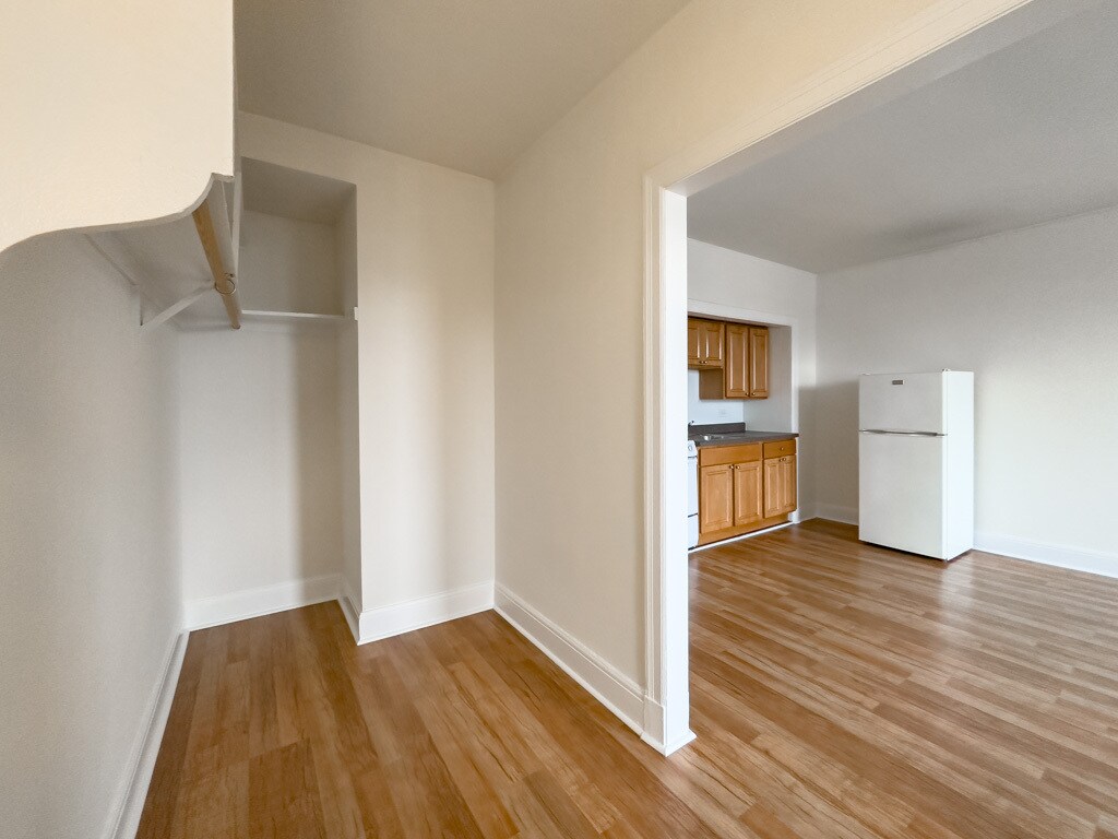 Building Photo - 3335 W Diversey Ave