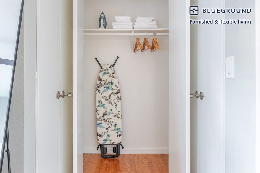 Building Photo - 327 Hawthorne Ave