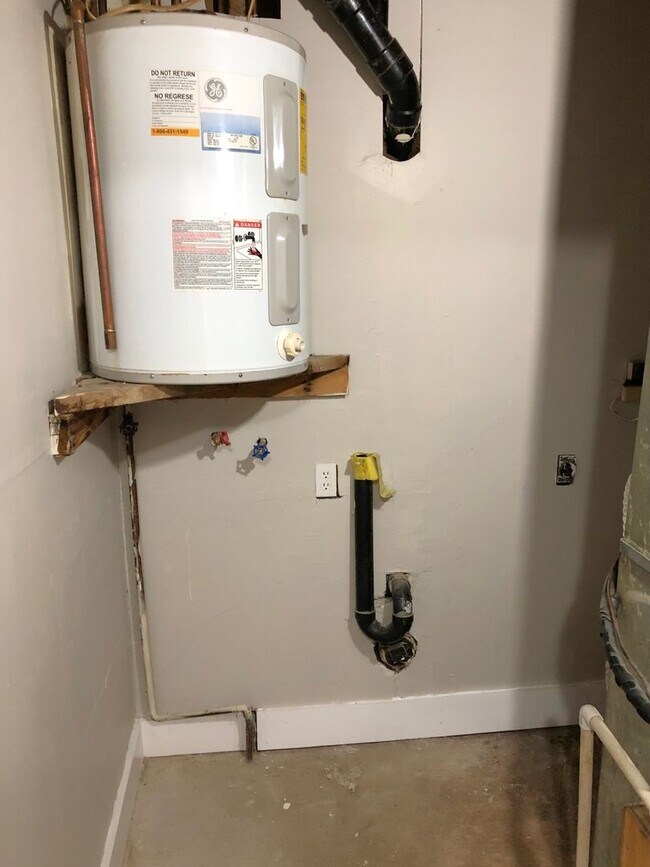 Building Photo - 1406-1408 S. 2nd Street