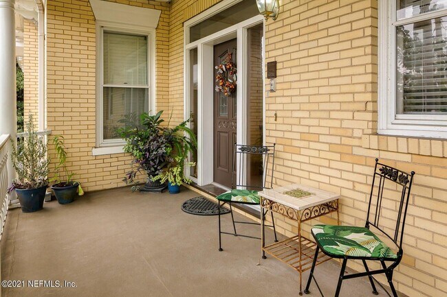 Building Photo - 2716 Oak St