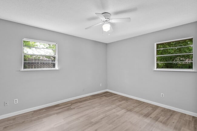 Building Photo - 3105 Scovel Ave