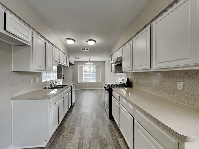 Building Photo - 2307 Romayor Ct