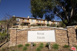 Building Photo - 382 East Hilltop Way