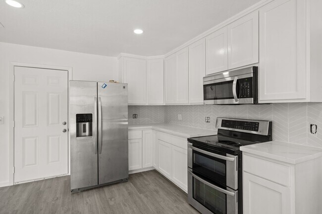 Building Photo - 16822 David Glen Dr