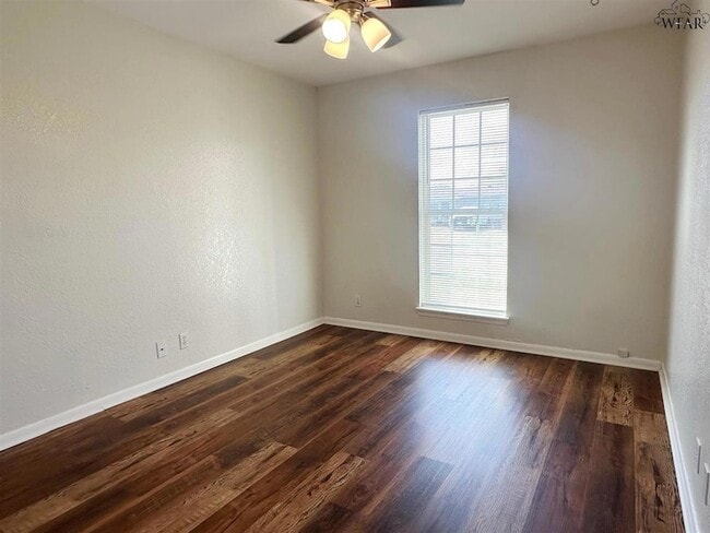 Building Photo - 3016 Stearns Ave