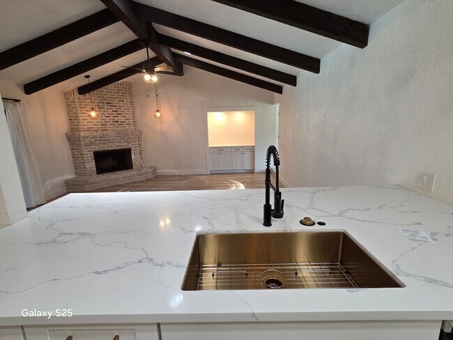 Building Photo - Large Four Bedroom with a Pool in Folsom